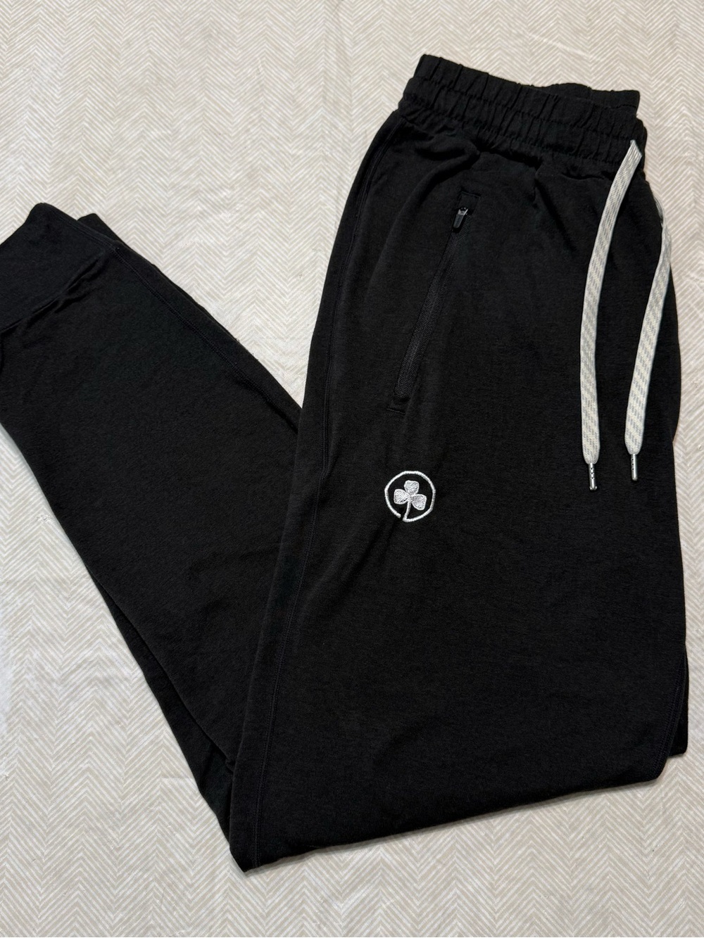 Vuori Black Men's Ponto Joggers with White Clover Logo